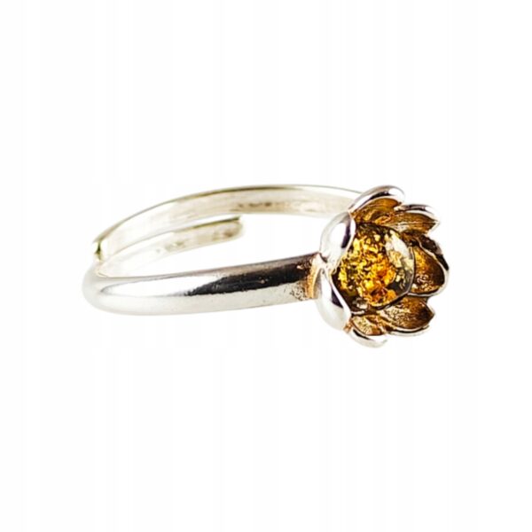 Pierścionek srebrny z bursztynem - kwiatek