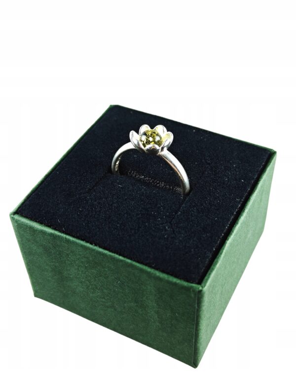 Pierścionek srebrny z bursztynem - kwiatek