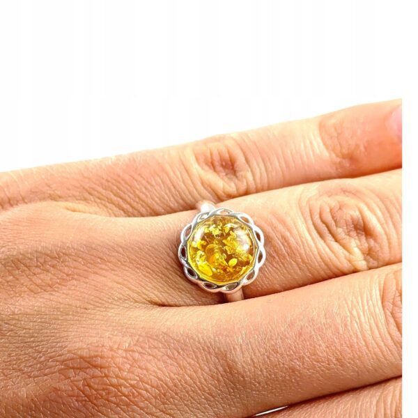 Pierścionek srebrny regulowany z cytrynowym bursztynem - okrągły delikatny
