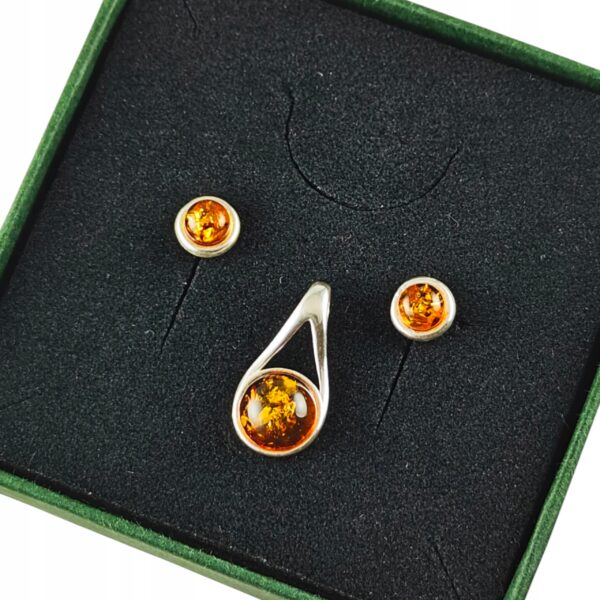 Delikatny komplet - Kolczyki i wisiorek srebrny z koniakowym bursztynem