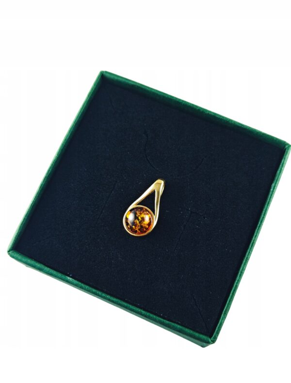 7aeae7d78a253deab993bb809c7ebe9d.jpg Wisiorek złoty z koniakowym bursztynem - delikatny - srebro pozłacane