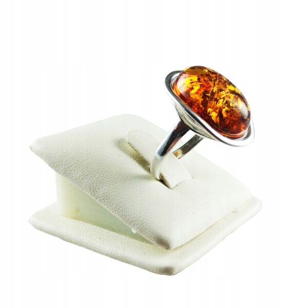Pierścionek srebrny z bursztynem - owalny klasyczny