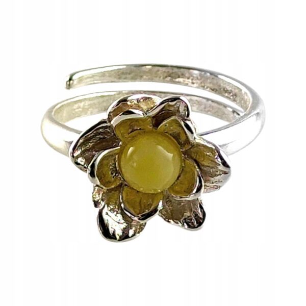 Pierścionek srebrny regulowany z mlecznym bursztynem - kwiatek