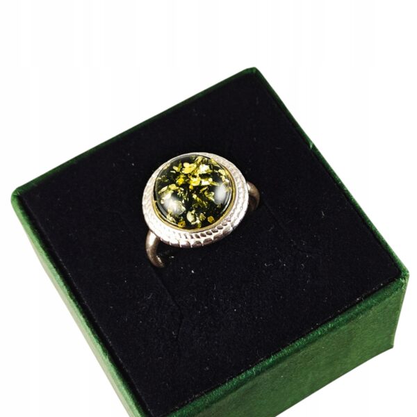 Pierścionek srebrny z bursztynem - okrągły