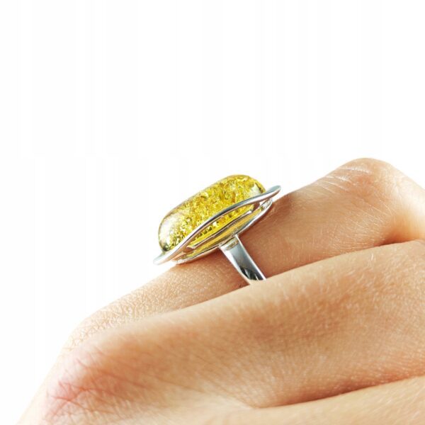 Pierścionek srebrny z bursztynem - owalny klasyczny