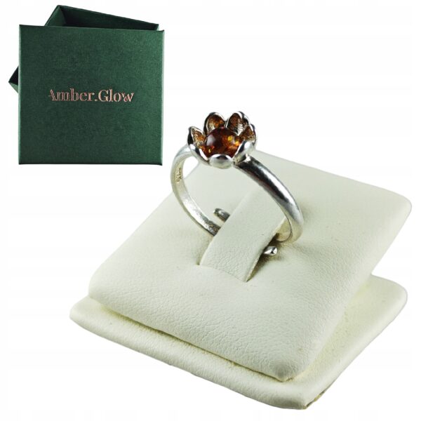Pierścionek srebrny z bursztynem - kwiatek