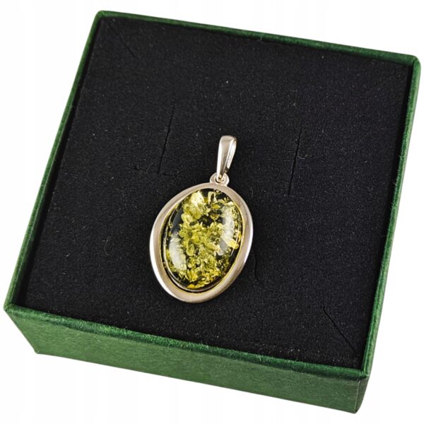 8a299ceb95cd9adf1685a77cff5ae7e3.jpg Wisiorek srebrny z zielonym bursztynem