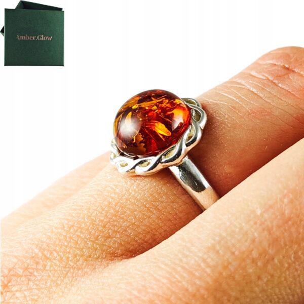 Pierścionek srebrny z bursztynem - okrągły delikatny