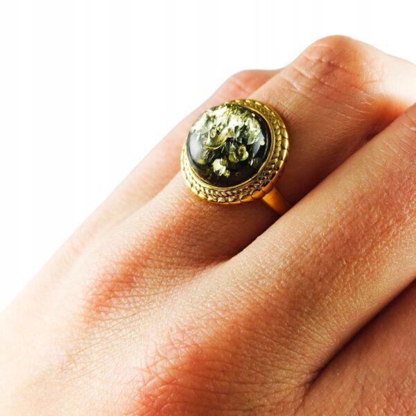 Pierścionek srebrny pozłacany z bursztynem - okrągły