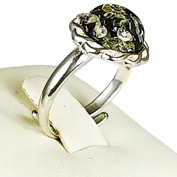 Pierścionek srebrny z bursztynem - okrągły delikatny