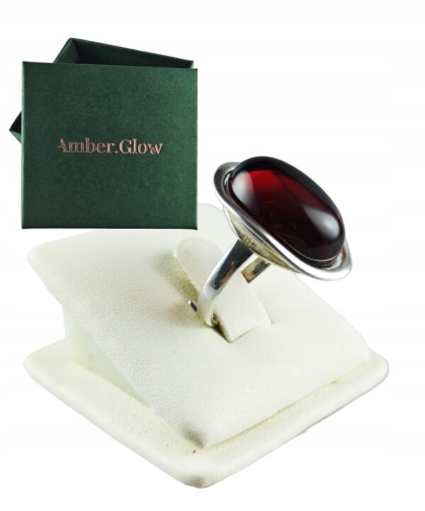 Pierścionek srebrny z bursztynem - owalny klasyczny