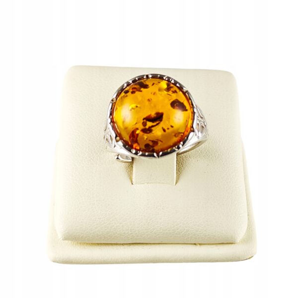 Pierścionek srebrny z bursztynem - okrągły z ażurowym zdobieniem