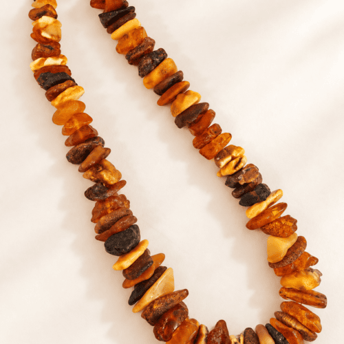 Naszyjnik z sieczki bursztynowej kolorowy ręcznie wykonany PL Certyfikat – 45 cm Amber Glow