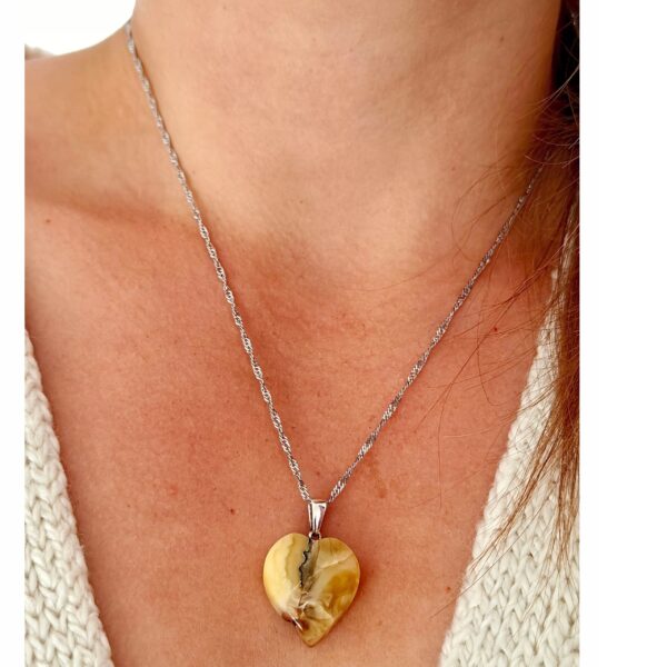 ac72d377f1c28388b2c1a81bc3b3983f.jpg WISIOREK SREBRNY SERCE z CERTYFIKOWANYM Bursztynem PIĘKNY Srebro 925