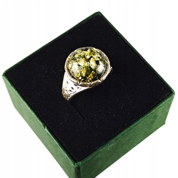 Pierścionek srebrny z bursztynem - okrągły z ażurowym zdobieniem