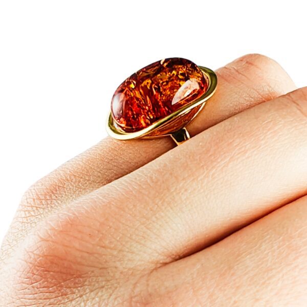 Pierścionek srebrny pozłacany z bursztynem - owalny klasyczny