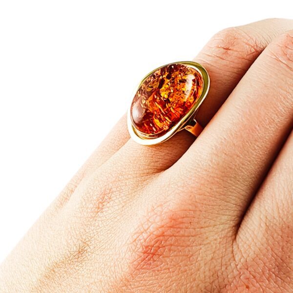 Pierścionek srebrny pozłacany z bursztynem - owalny klasyczny