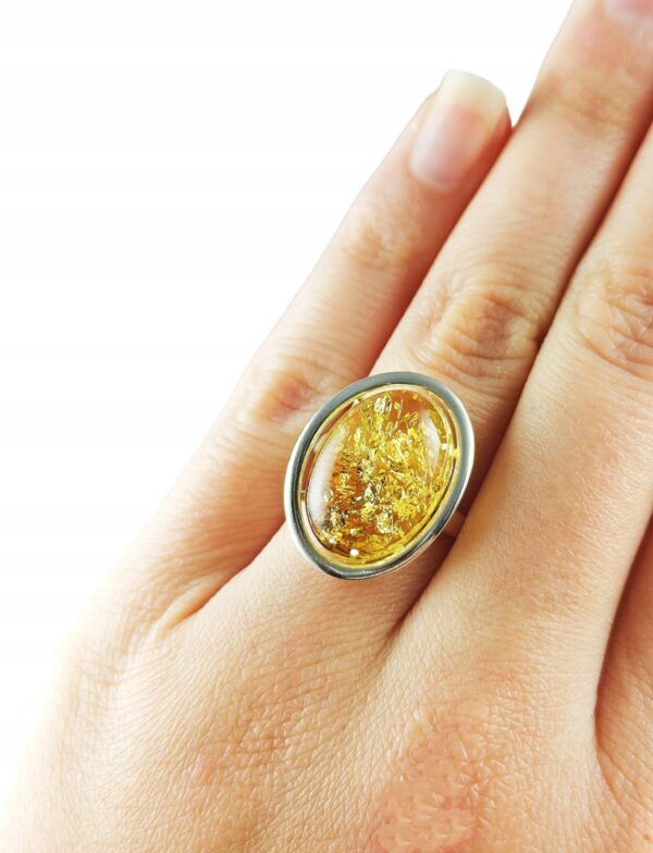 Pierścionek srebrny z bursztynem - owalny klasyczny