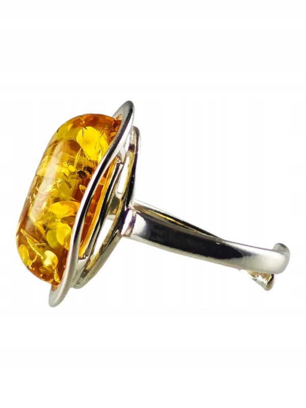 Pierścionek srebrny z bursztynem - owalny klasyczny