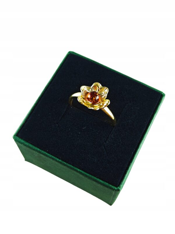 Pierścionek srebrny pozłacany z bursztynem - kwiatek