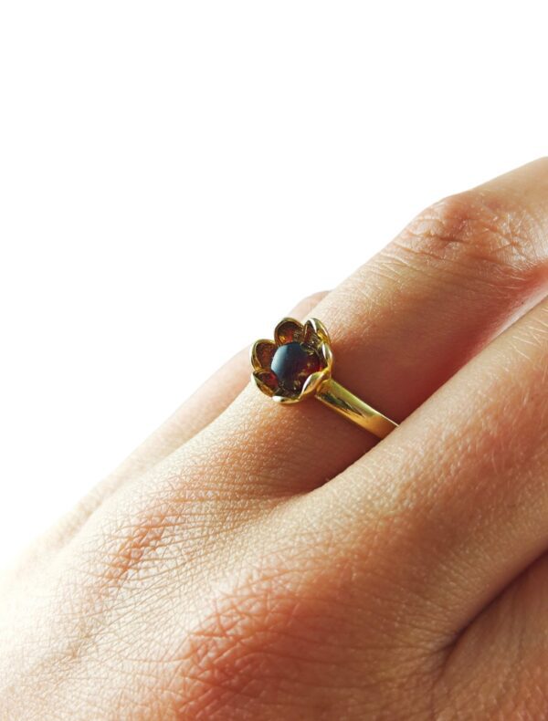 Pierścionek srebrny pozłacany z bursztynem - kwiatek