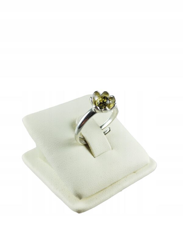 Pierścionek srebrny z bursztynem - kwiatek