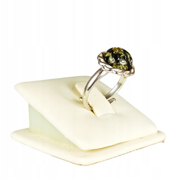 Pierścionek srebrny z bursztynem - okrągły delikatny