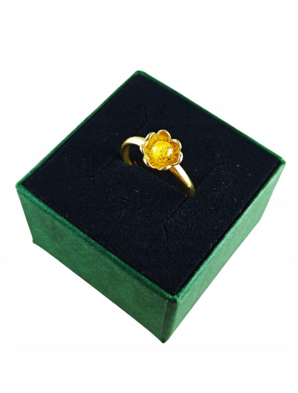 Pierścionek srebrny pozłacany z bursztynem - kwiatek