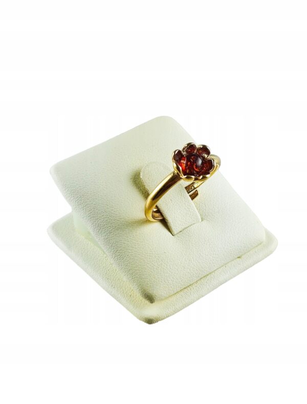 Pierścionek srebrny pozłacany z bursztynem - kwiatek