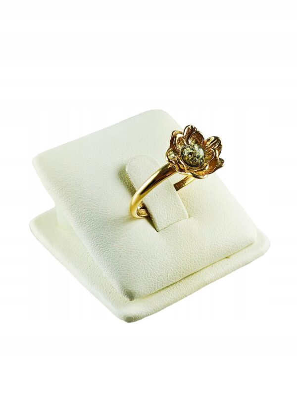 Pierścionek srebrny pozłacany z bursztynem - kwiatek