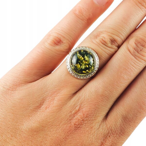 Pierścionek srebrny z bursztynem - okrągły