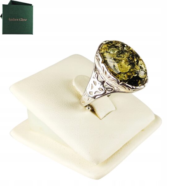 Pierścionek srebrny z bursztynem - owalny z ażurowym zdobieniem