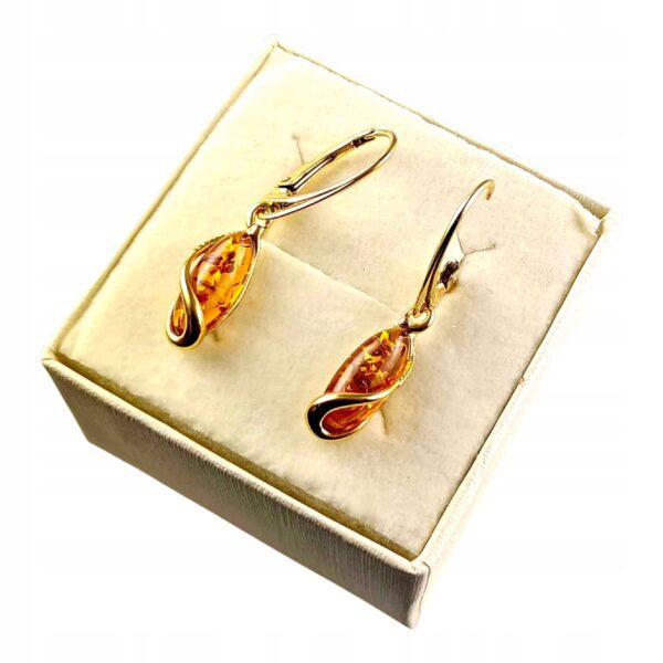 15ed9ea1294d67a55b32a478d9169bd2.jpg KOLCZYKI ZŁOTE z CERTYFIKOWANYM Bursztynem WISZĄCE PIĘKNE SREBRO POZŁACANE