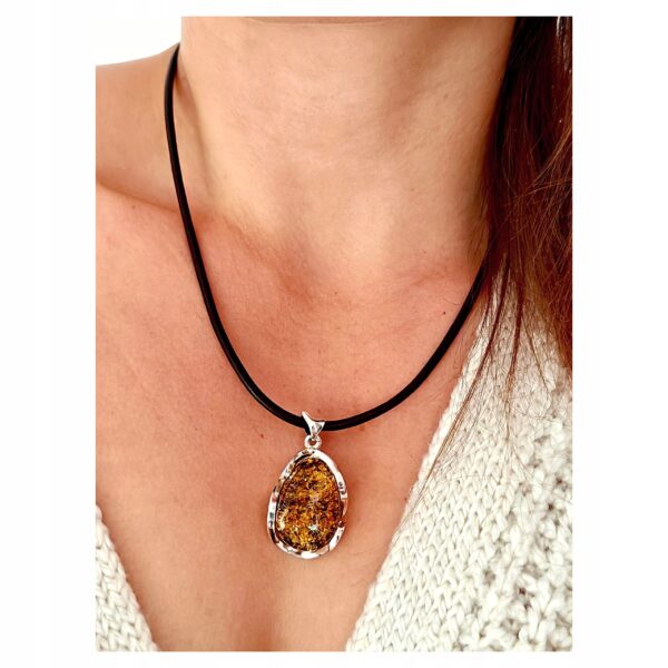 25d142ad9b70e88f0962f37bc9a0f31e.jpg WISIOREK SREBRNY z CERTYFIKOWANYM Bursztynem NIEPOWTARZALNY SREBRO 925