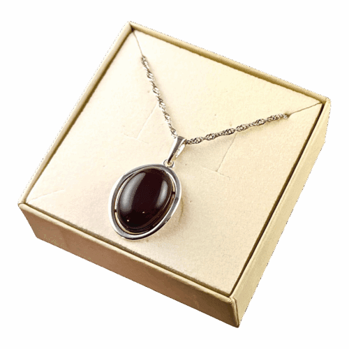 Wisiorek srebrny z wiśniowym bursztynem