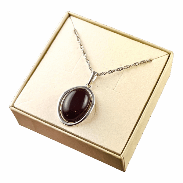 Wisiorek srebrny z wiśniowym bursztynem