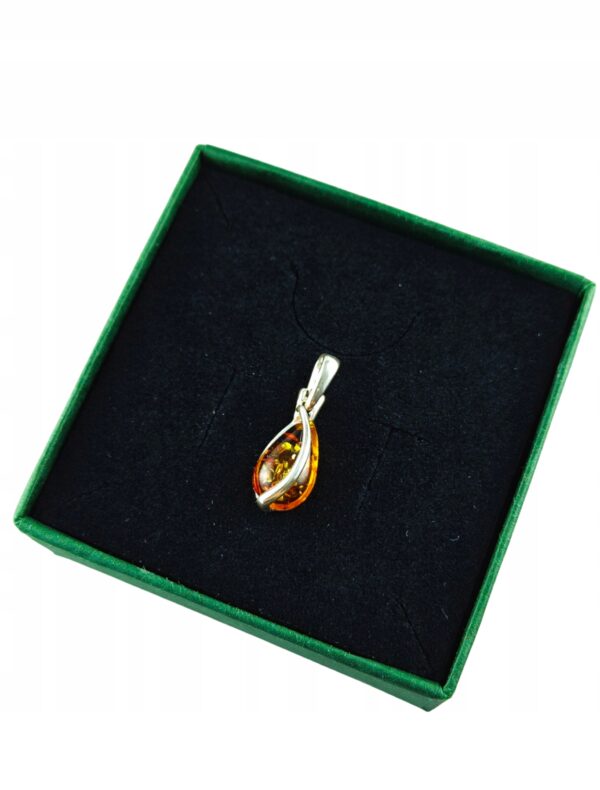 WISIOREK SREBRNY Z CERTYFIKOWANYM BURSZTYNEM ŚLICZNA DELIKATNA SREBRO 925