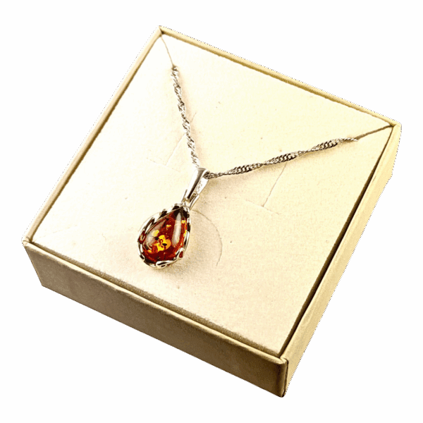 Wisiorek srebrny z koniakowym bursztynem - koronkowy