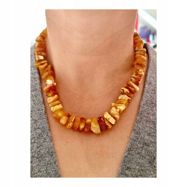 8a7b42d04b0d47ff9ff9e7b8fa48d279-2.jpg Naszyjnik z Surowego Bursztynu Certyfikowanego ręcznie wykonany na Tarczycę