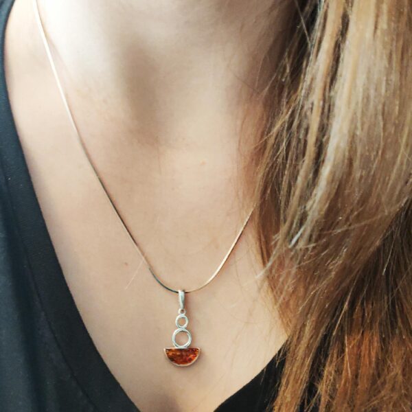 WISIOREK SREBRNY Z BURSZTYNEM BAŁTYCKIM DELIKATNY SUBTELNY ZAWIESZKA 925