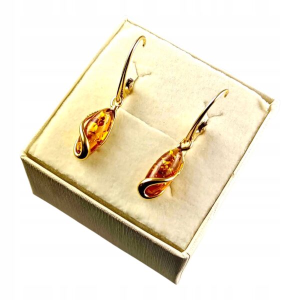 ac4b0a3027479136f1004d95d478410b.jpg KOLCZYKI ZŁOTE z CERTYFIKOWANYM Bursztynem WISZĄCE PIĘKNE SREBRO POZŁACANE