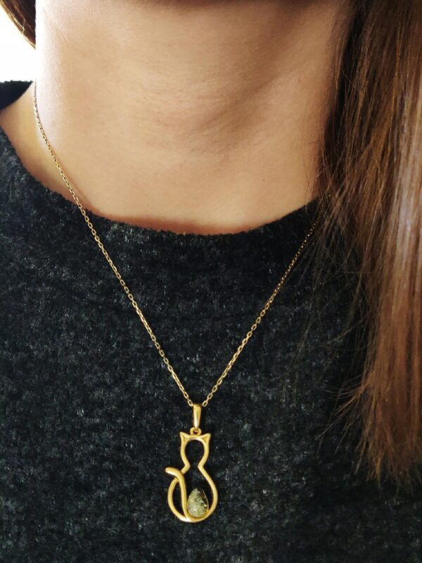 Wisiorek KOT POZŁACANY srebro delikatny z bursztynem bałtyckim 925