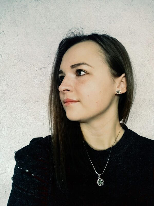 WISIOREK SREBRNY Z BURSZTYNEM BAŁTYCKIM DELIKATNY ZAWIESZKA SREBRO 925