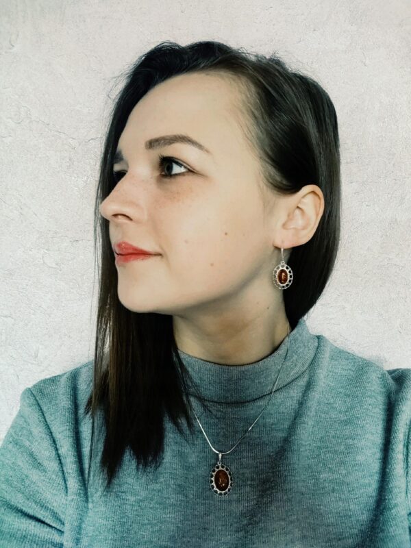 Wisiorek srebrny z dużym koniakowym bursztynem