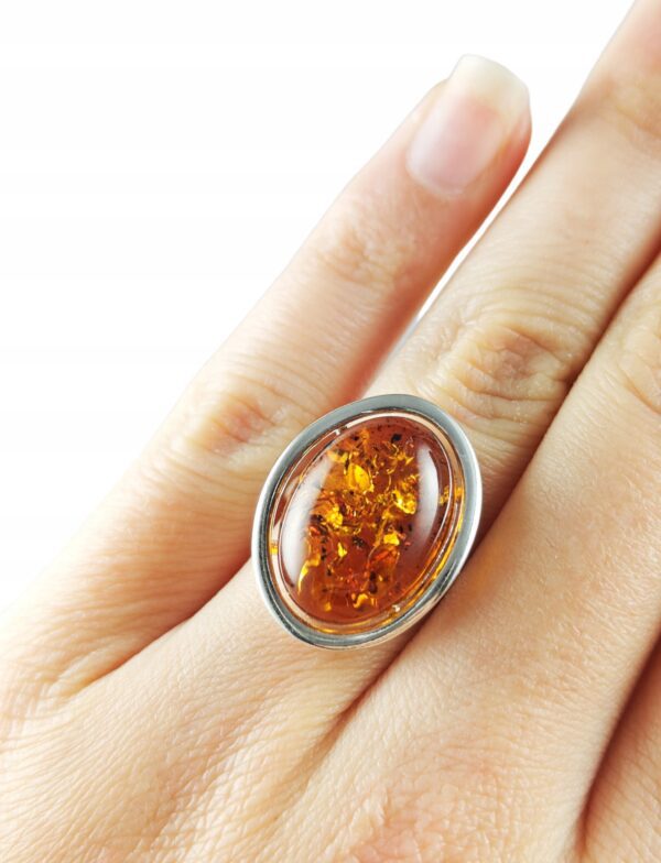 Pierścionek srebrny z bursztynem - owalny klasyczny