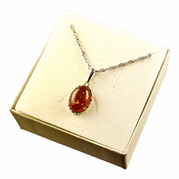 Wisiorek srebrny z koniakowym bursztynem - koronkowy