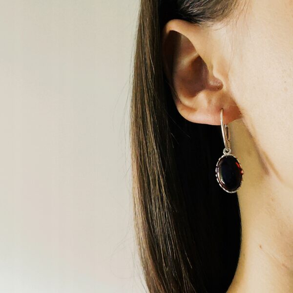 5714b5972a56c764ed1ac701d6376b1a.jpg Kolczyki srebrne z bursztynem - wiszące