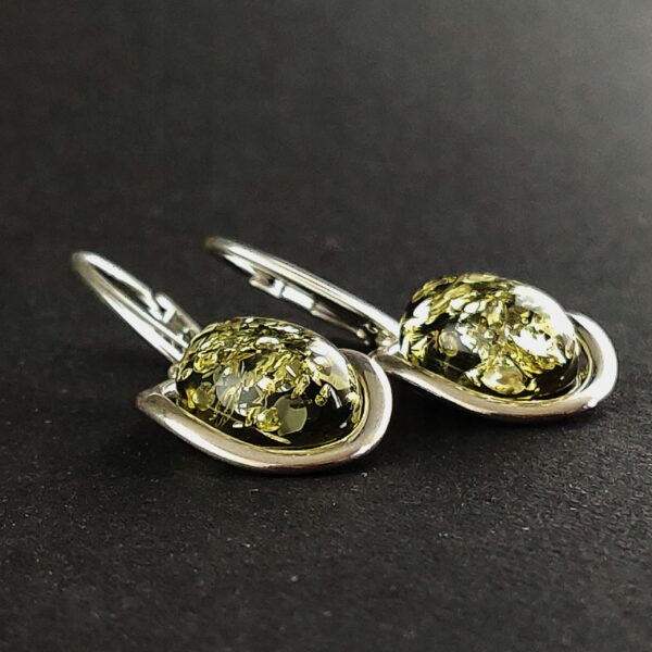 Kolczyki srebrne z dużym zielonym bursztynem - wiszące