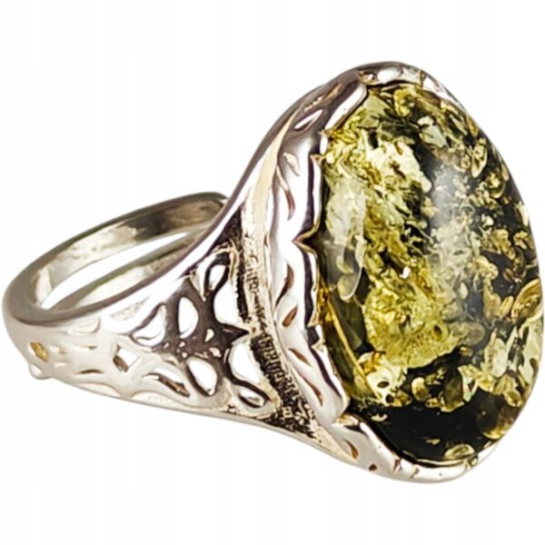 Pierścionek srebrny z bursztynem - owalny z ażurowym zdobieniem