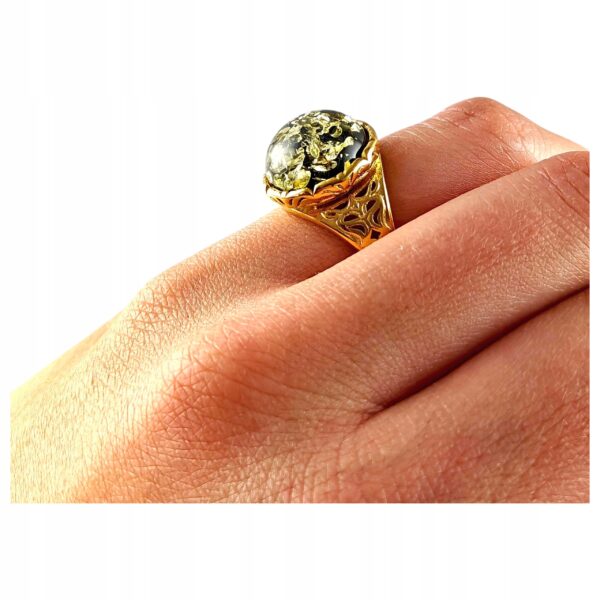 PIERŚCIONEK ZŁOTY REGULOWANY Z CERTYFIKOWANYM BURSZTYNEM – OKRĄGŁY KORONKOWY – SREBRO POZŁACANE 925